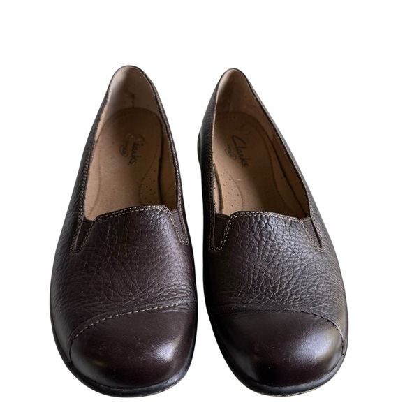 Clarks Brown Leather Flats Classic Loafers Size 8 M - Picture 1 of 7